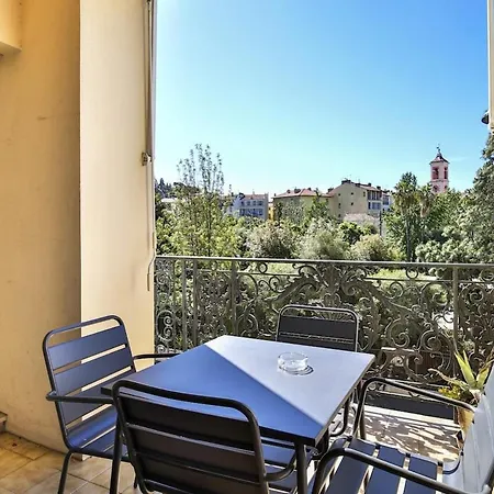 Balcon Vue Coulee Verte. Luxe Plein Coeur De 아파트