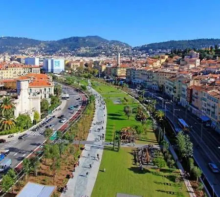 Balcon Vue Coulee Verte. Luxe Plein Coeur De 아파트 니스