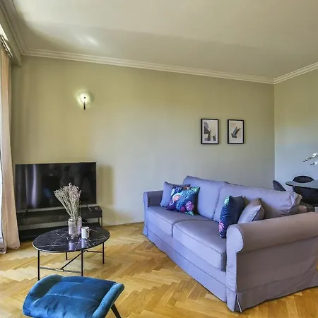 Balcon Vue Coulee Verte. Luxe Plein Coeur De *