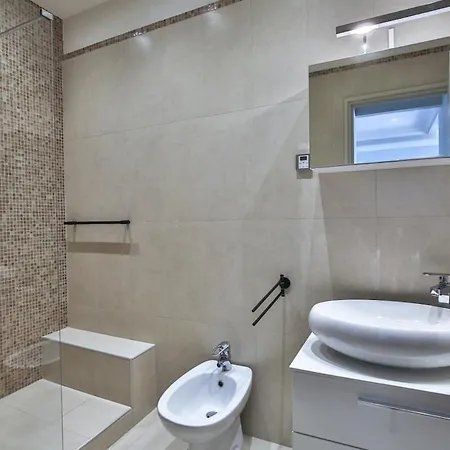 Balcon Vue Coulee Verte. Luxe Plein Coeur De * نيس