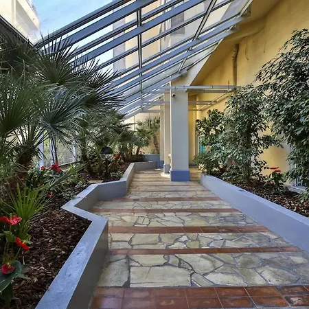 Balcon Vue Coulee Verte. Luxe Plein Coeur De *